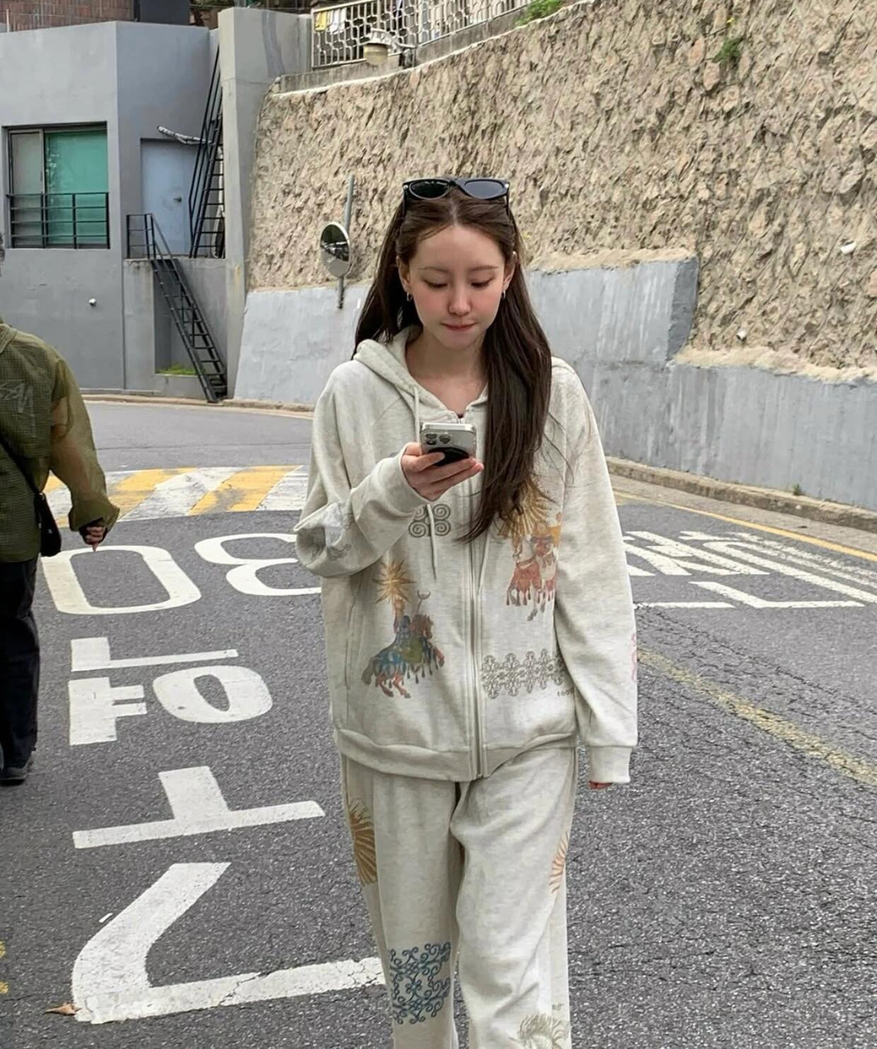 제니 콜라보레이션 스트리트웨어 브랜드 해바라기 프린트  - Streetwear Brand Collaborations 리뷰 및 가격